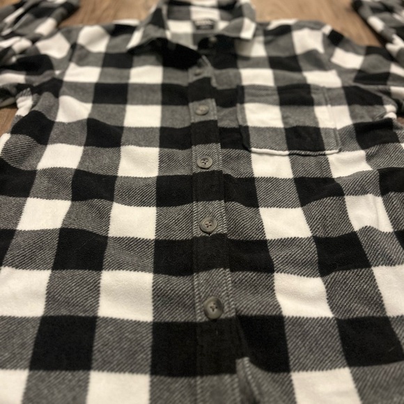 Eddie Bauer Buffalo Plaid Fleece Button-Down – Black & White, Large - Picture 2 of 13